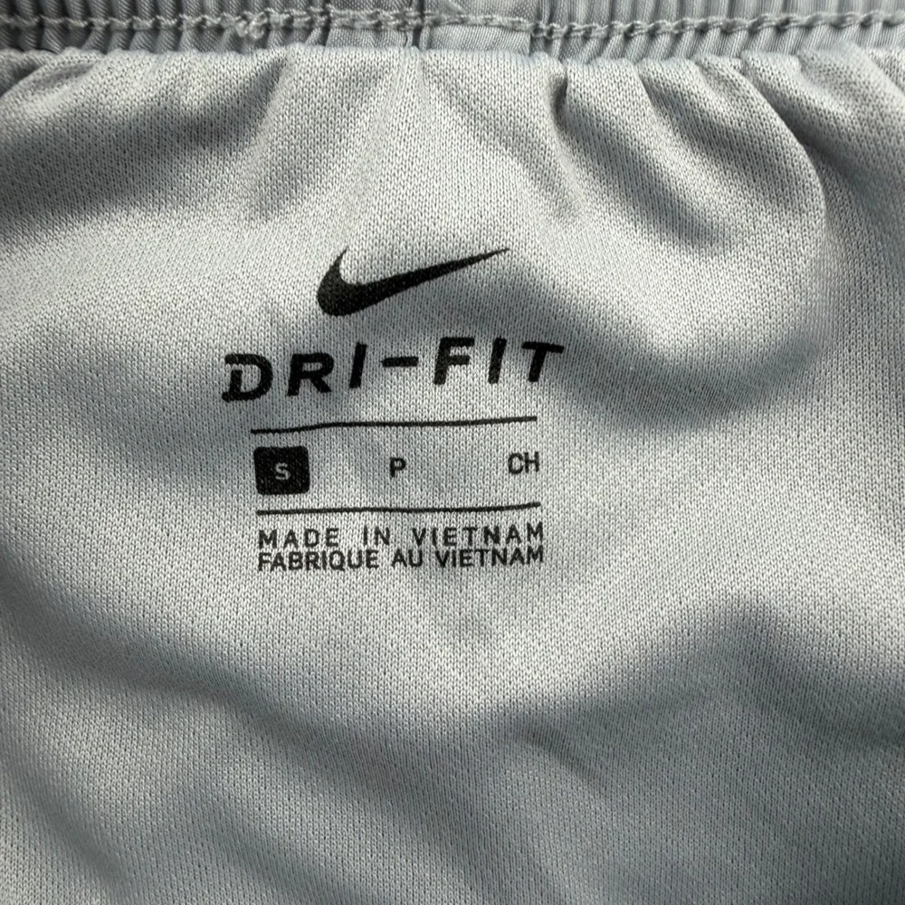 Nike Dri-FIT Womens Running Shorts‎ Gray Mesh Side Panels Size Small 831558-043